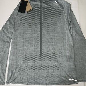 Nike Dri-FIT ADV Patterned Running Top in Gray M